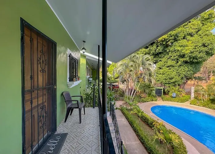 Emerald Haven Second Floor Mins From * Coco