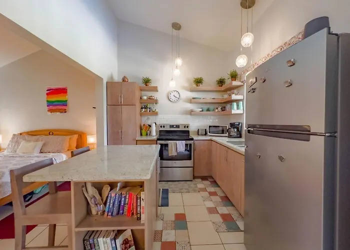 Emerald Haven Second Floor Mins From